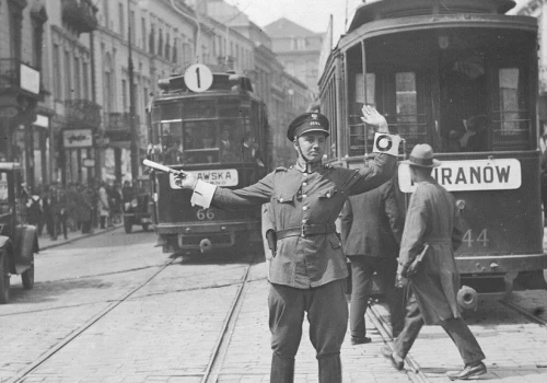 Z wielu mundurów do jednej służby. Kto stworzył Policję Państwową?