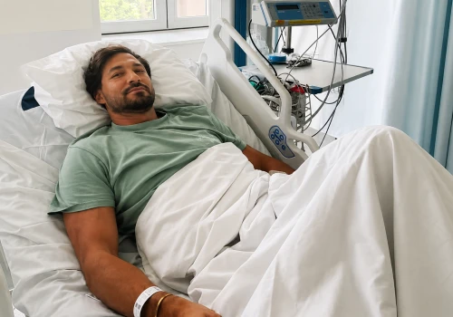 Wieczór w kinie zakończył się dramatycznie. Rafał Maślak trafił na stół operacyjny