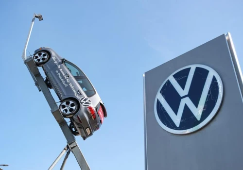 Porażka elektryków w USA i pogrom w Chinach. Volkswagen tnie prognozy i wyprzedaje majątek