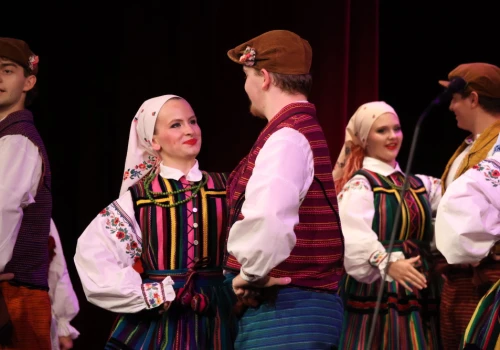 Mozaika Folkloru II w Cieszynie. Zespoły z Polski, Czech i Słowacji na jednej scenie
