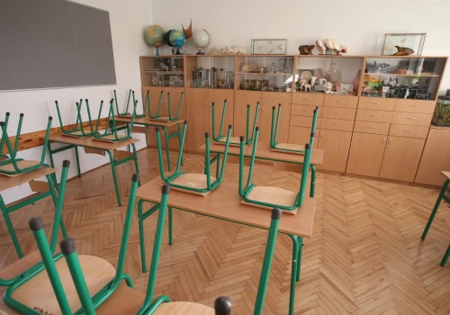 Alarm dla polskiej edukacji. Niż demograficzny zamyka kolejne szkoły