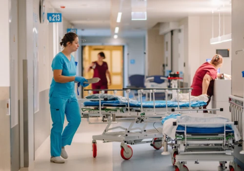 Limity wynagrodzeń nie uratują zadłużonych szpitali. „Chcemy normalnie płacić za leki”
