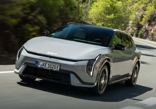 Nowy kompakt Kia o 55 000 zł taniej. Nie spojrzysz na SUV-a
