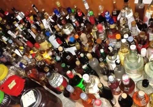 300 litrów nielegalnego alkoholu i domowa linia produkcyjna
