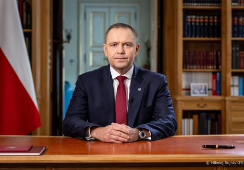Nawrocki podpisał pięć ustaw, w tym „ustawę łańcuchową”. Jedną skierował do TK. „Złe prawo zostało zatrzymane”