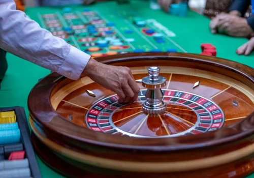 Nielegalne kasyna online kuszą Polaków, a budżet traci miliardy. WEI chce końca monopolu