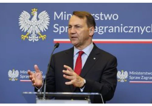 Białoruś ostrzega Polskę przed zamachem. Sikorski komentuje