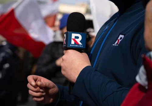 TV Republika nie mogła przegapić takiej okazji. Apel do widzów w trakcie rozłamu w PiS
