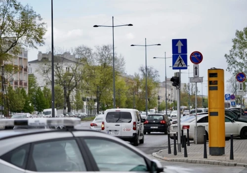 Fotoradar zrobił zdjęcie, ale twarz jest niewidoczna. Co wtedy powinien zrobić kierowca?