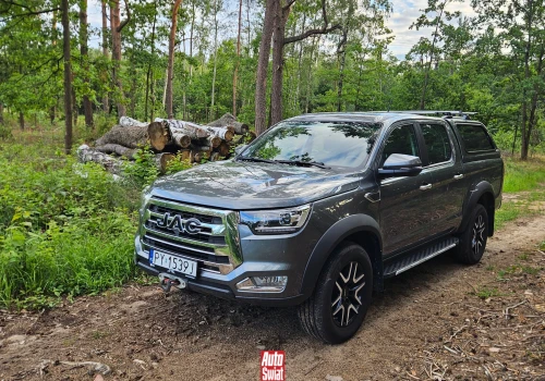 Złośliwi mówią, że to Ranger z Temu. Tak jeździ JAC T8 Pro, czyli pickup za stówkę