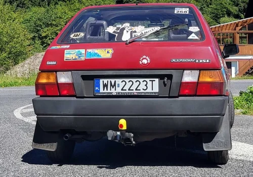 Ten samochód jeździ głównie na Złombol. Rzadko kiedy robi coś innego