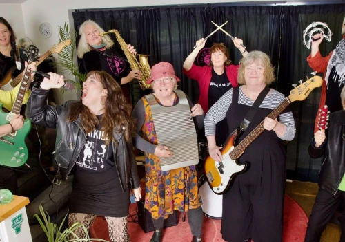 Dwa nowe single the horMones, czyli kobiecy punk po 50tce