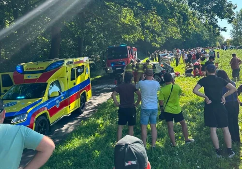 Dwa poważne wypadki w Rajdzie Polski. Kierowca zakleszczony w samochodzie