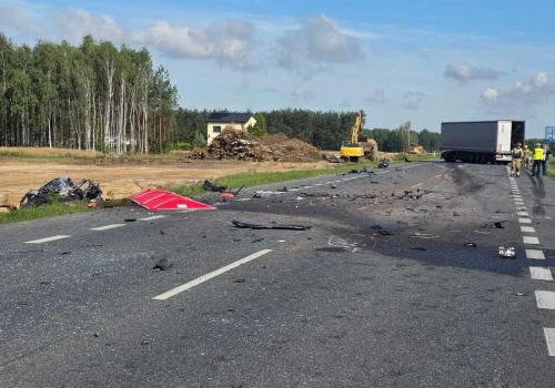Zderzenie osobówki z ciężarówką. Tragedia na ‘dziewiętnastce’