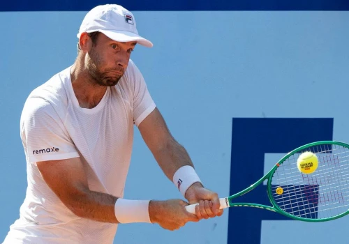 Pierwszy tytuł ATP w karierze Francuza! Obrońca trofeum pokonany