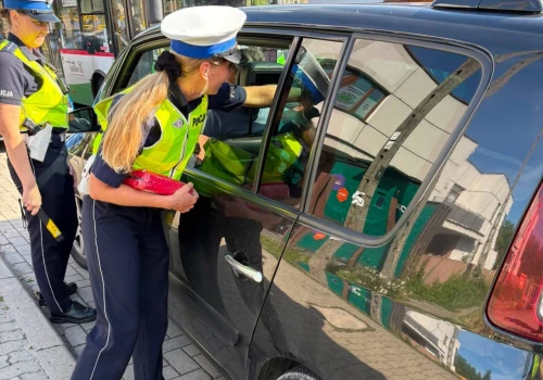 Dzień Bezpiecznego Kierowcy z lubelską drogówką. Policjanci nagradzali odpowiedzialnych kierowców