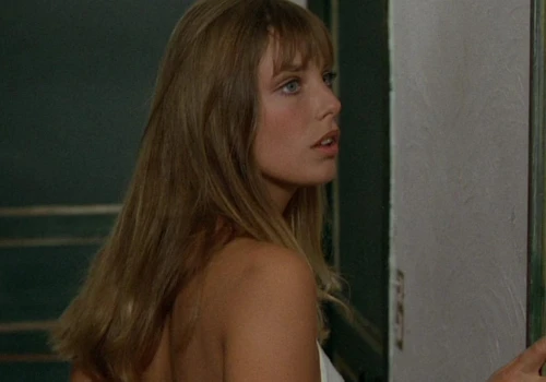 Paryżanki znów po nią sięgają. Sukienka babydoll to hit wakacji inspirowany Jane Birkin