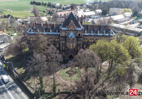 Zabytkowy szpital ponownie wystawiony na sprzedaż. Cena? Ponad 3,2 mln złotych