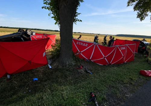 Tragiczny wypadek na DK74 w Wójcinie. Nie żyje dwoje dzieci