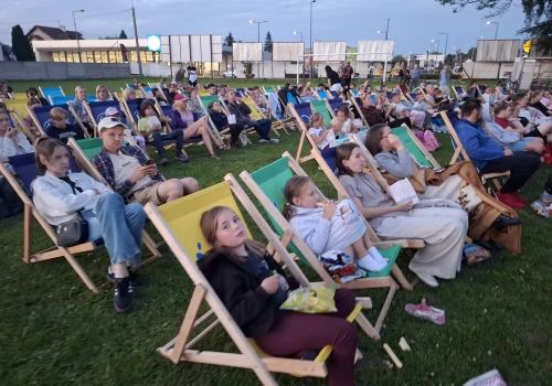 Rodzinny wieczór z filmem. Kino Plenerowe Radia RDN w Tarnowie