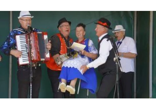 Strzyżew: Nieźle w Warszawie, dobrze w Pleszewie, ale najlepiej jest na Strzyżewie! Biesiada Seniorów i urodziny pani Stefanii! Sto lat to za mało!