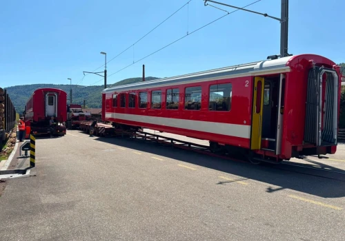 Szwajcarskie wagony trafią na tory koszalińskiej wąskotorówki