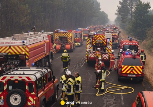 Francja wciąż walczy z ogniem. Władze zarządziły ewakuację w dwóch gminach