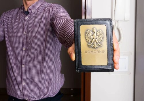 Komornik zajął konto niewłaściwej osobie. Senior do dziś nie odzyskał swoich pieniędzy