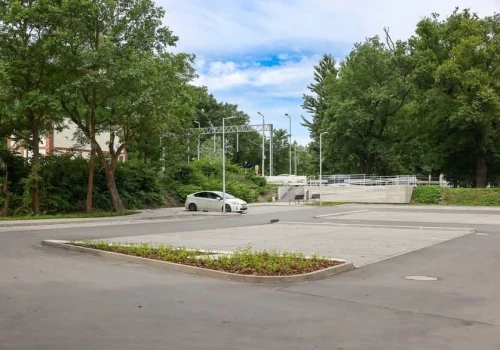 Nowy parking przesiadkowy we Wrocławiu. Przy stacji kolejowej powstało 66 miejsc