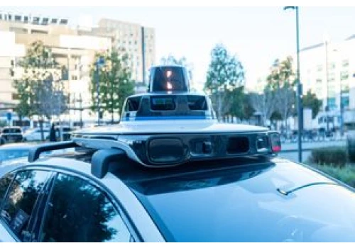 SafeDrive ma poprawić bezpieczeństwo samochodów. Nowy model AI
