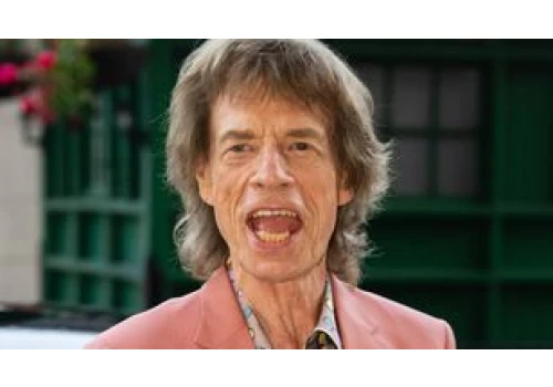 83-letni Mick Jagger to sceniczne ZWIERZĘ. Tak sobie pomaga za kulisami