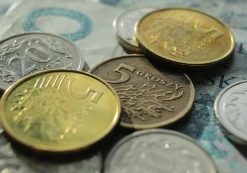 Niemal 2 tys. zł miesięcznie z ZUS. Nie trzeba mieć stażu pracy, ale trzeba spełnić warunki
