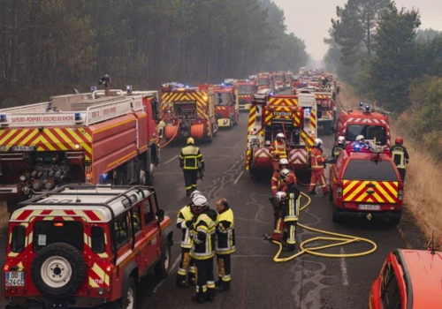 Jedna z największych ewakuacji w historii. Francja walczy z pożarami