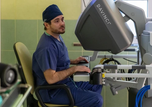 Trudna operacja w USK w Rzeszowie. Robot pomógł usunąć niezwykle rzadką wadę