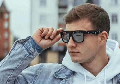 Tanie okulary przeciwsłoneczne mogą bardziej szkodzić niż pomagać. Okulista wyjaśnia, jak wybrać bezpieczne okulary z filtrem UV