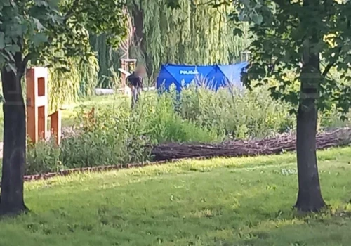 Tragedia na Mokotowie. Zwłoki 71-latka na ławce w parku