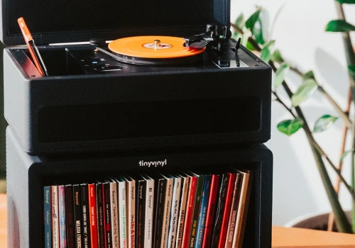 Ten gramofon odtwarza tylko maleńkie płyty. Format ma już milion wytłoczonych krążków