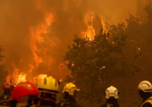 Francja walczy z największym pożarem od II wojny światowej. Ponad 250 tys. osób ewakuowanych