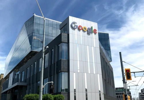 Bruksela idzie na wojnę z Google. Miliard dolarów kary za wycinanie konkurencji