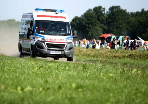 Auto przewróciło się na dach i zapaliło. Kolejny wypadek na Rajdzie Polski