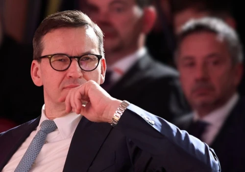 PiS wylewa na niego najgorsze pomyje. Morawieckiemu do riposty wystarczyły 4 zdania