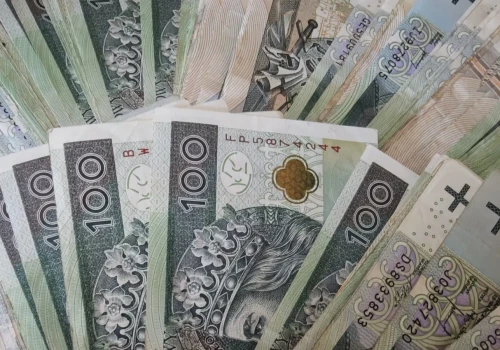 Lokata czy OKI? Nowe konto wygrywa do 107 tysięcy złotych. Co czeka warszawskie oszczędności od 2027 roku