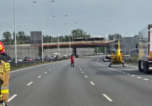 Zderzenie kilku pojazdów na trasie S2. Lądował śmigłowiec LPR