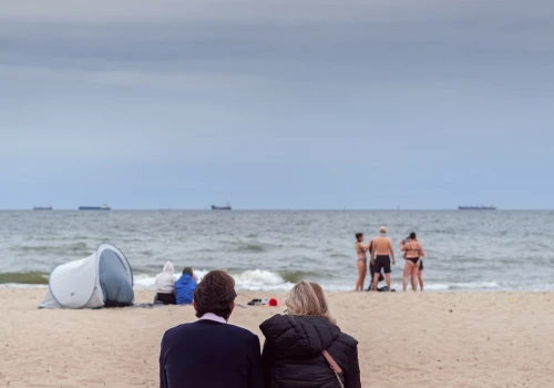 Turyści uciekają znad zimnego Bałtyku. Prawie 100 kilometrów, żeby się nie nudzić