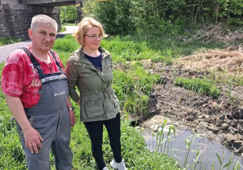 Przez jedną zatkaną rurę może stracić całe gospodarstwo. Rolnik jest na skraju bankructwa