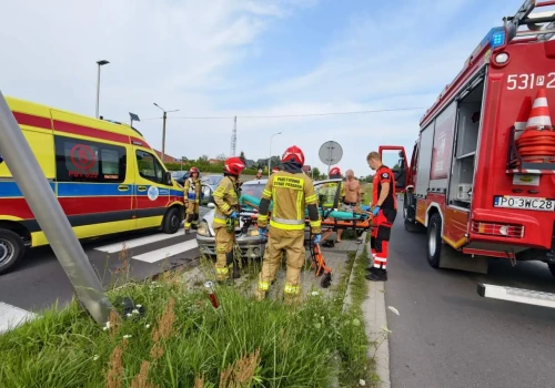 Wypadek na Majorka. Auto wjechało m. in. w słup (ZDJĘCIA)