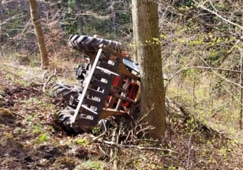 Tragedia pod Wrocławiem. Nie żyje mężczyzna przygnieciony przez ciągnik