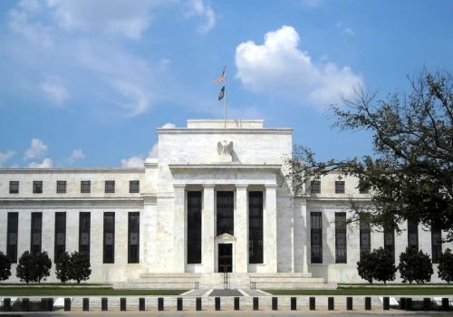 Fed może zaskoczyć świat. Wall Street szykuje się na decyzję, która może zmienić rynki