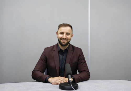 Szanse Bełchatowa na elektrownię jądrową i powrót połączenia kolejowego do Piotrkowa. Patryk Marjan gościem Radia Łódź