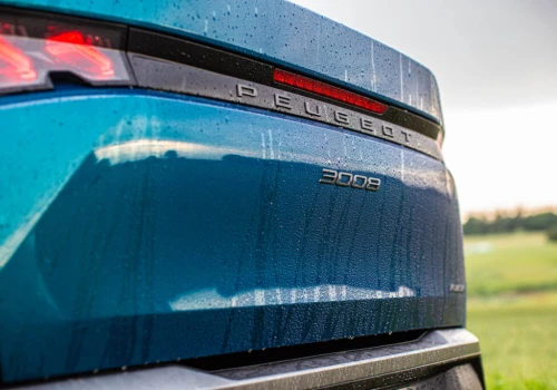 700 km zasięgu i dostawa w 2027 roku. Peugeot wciąż czeka na akumulatory ACC